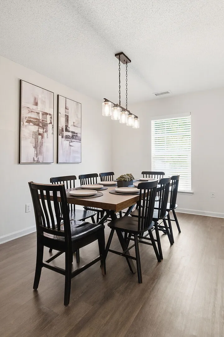Spacious 4BR Home | Dedicated Workspace — Photo 2