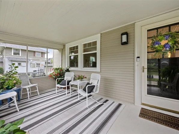 2323 Upland Dr SE, Cedar Rapids, IA 52403