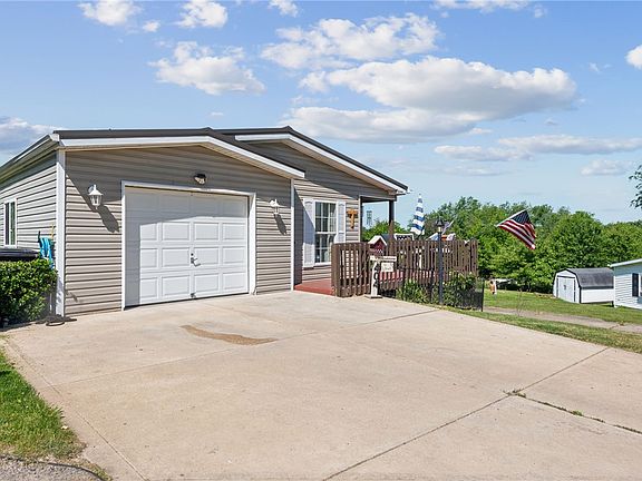 2nd image of 404 Blue Jay Ln