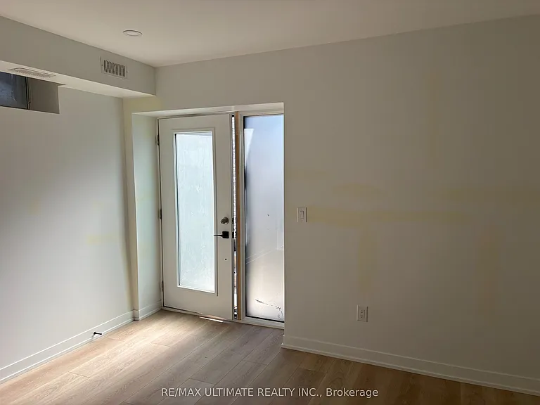 249 Silverthorn Ave #LOWER — Photo 5