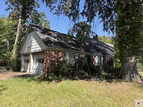 3rd image of 42 Broadmoor Dr