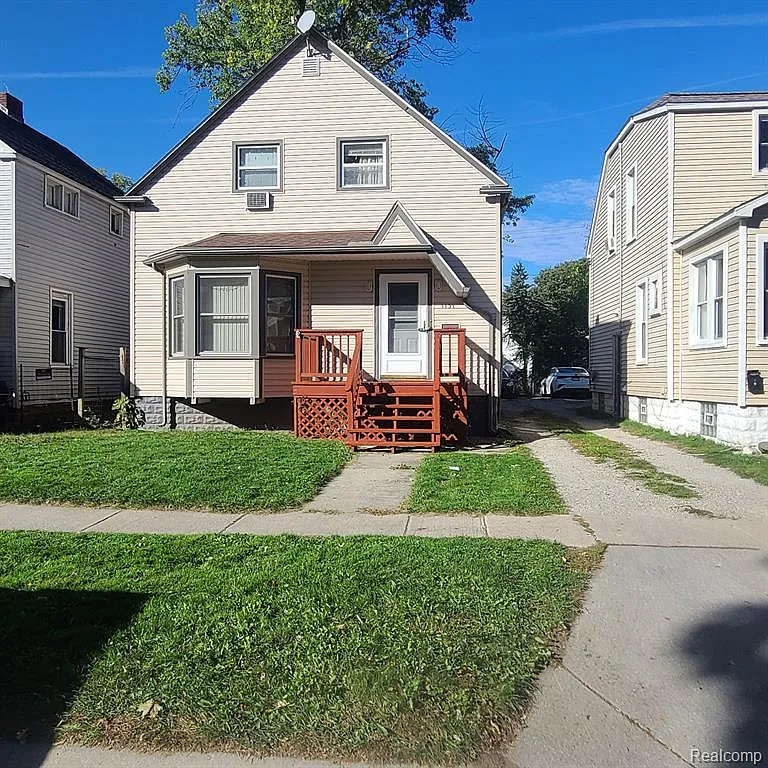 1131 Howard St photo 1