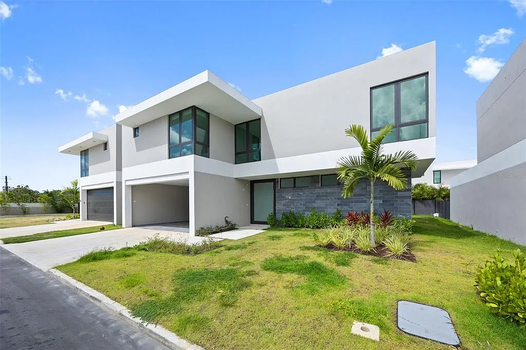 4 bed, 4.5 bath, 4000 sqft, $10,000 — Photo 4
