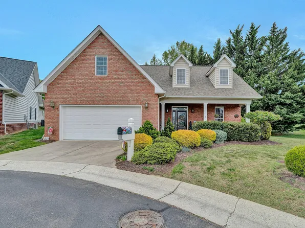 2310 Green Knoll Ln, Vinton, VA 24179