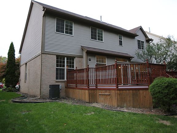 3rd image of 39418 Dorchester Cir
