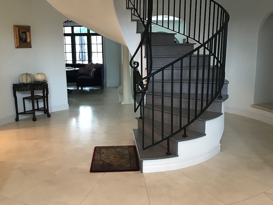 1st image of 912 Vista Mia Ct