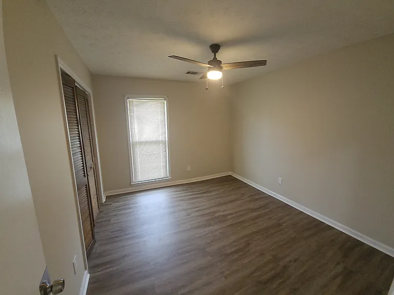 5727 Lexington Dr — Photo 26