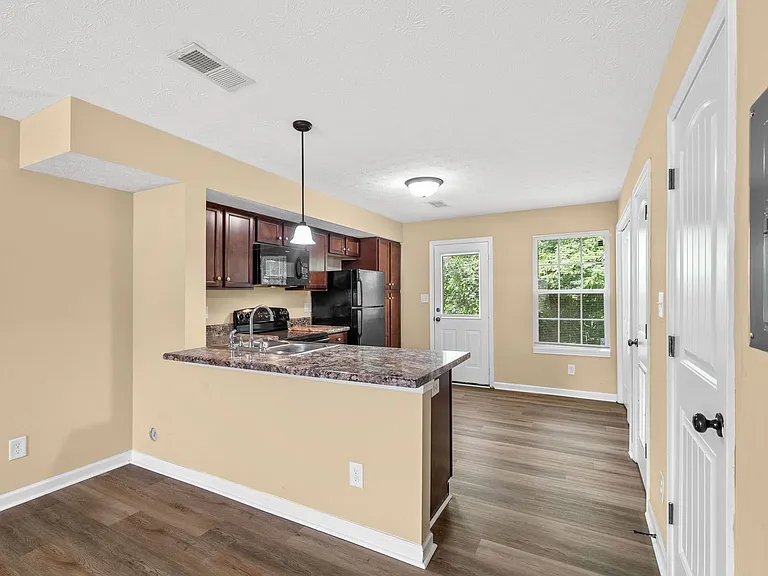 Mccormick Lane-2260 — Photo 10