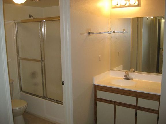 5th image of 10761 Blix St APT 102