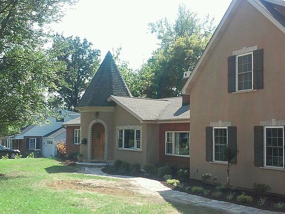 2nd image of 325 S Woodlawn Ave