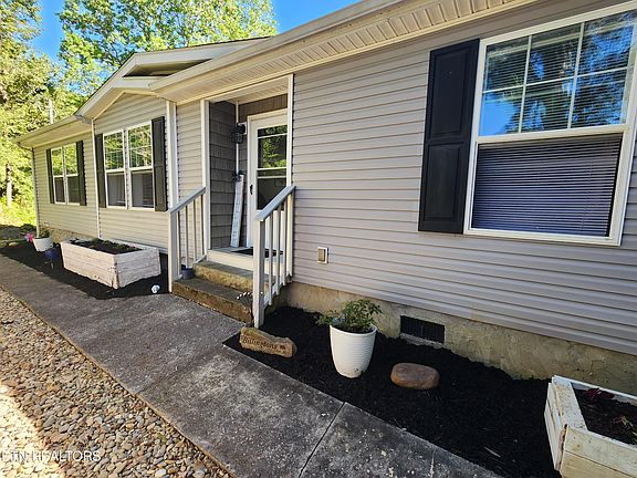 4th image of 739 Peterson Ln