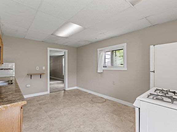 5th image of 454 Sherburne Ave