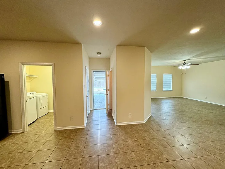 8230 Polaris Point Ln — Photo 9