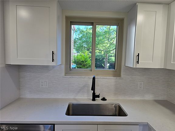 5th image of 144 Kimrose Ln