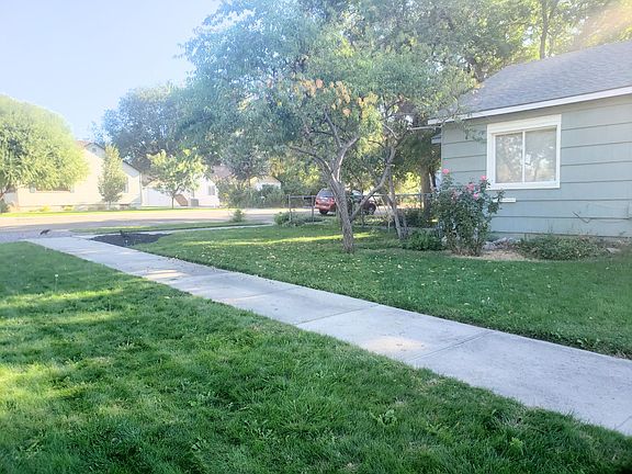 2nd image of 20 Avenue S