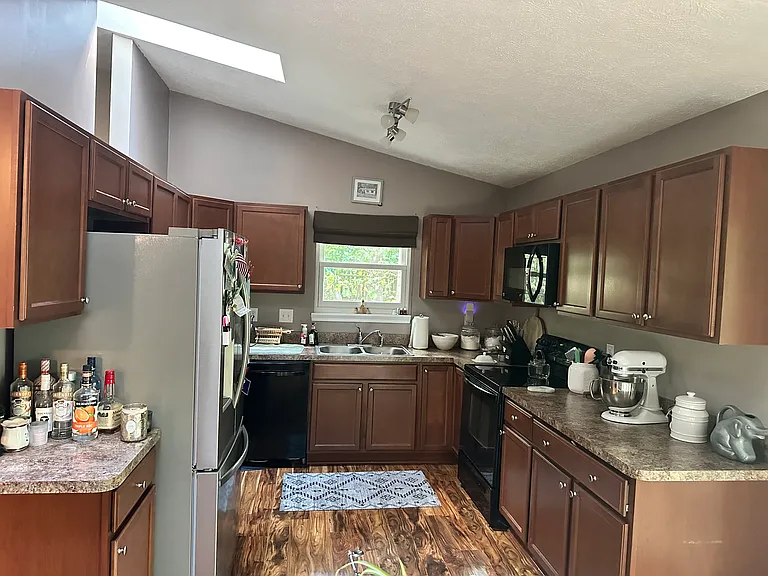 2 Sherwood Dr — Photo 4