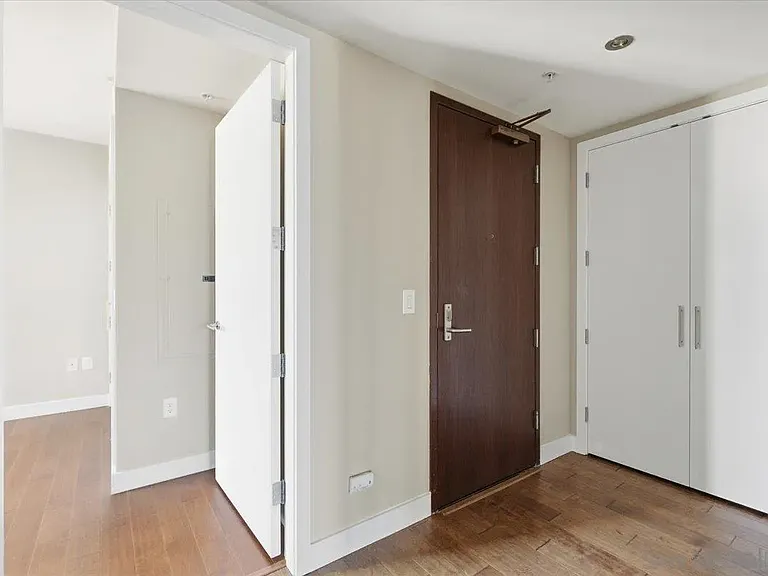 1325 Pacific Hwy #805 — Photo 36