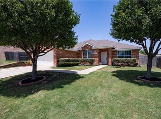 7003 Meadow Bend Dr, Arlington, TX 76002