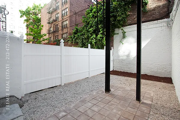 Rented by J. Lemle Real Estate | media 20