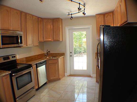 4th image of 517 S Pine St