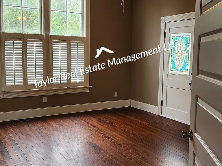 1100 N Montgomery Ave — Photo 6