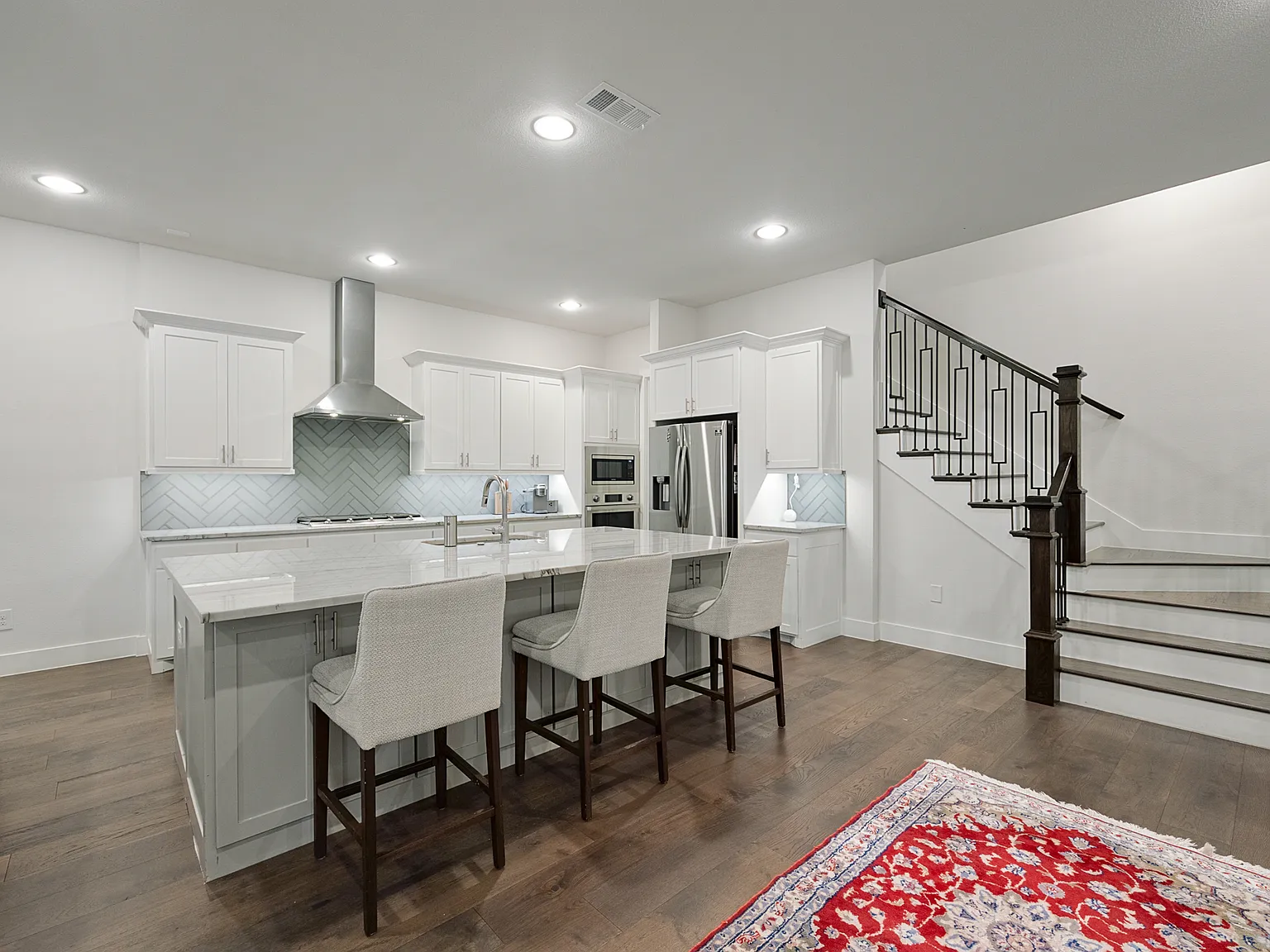 3 bed, 3032 sqft, $4,900 — Photo 4
