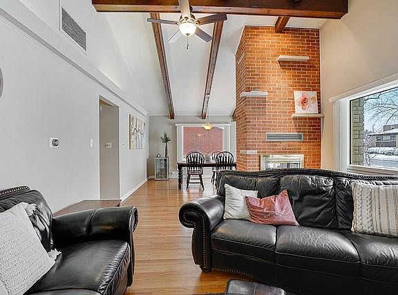 4th image of 10221 S Kilbourn Ave