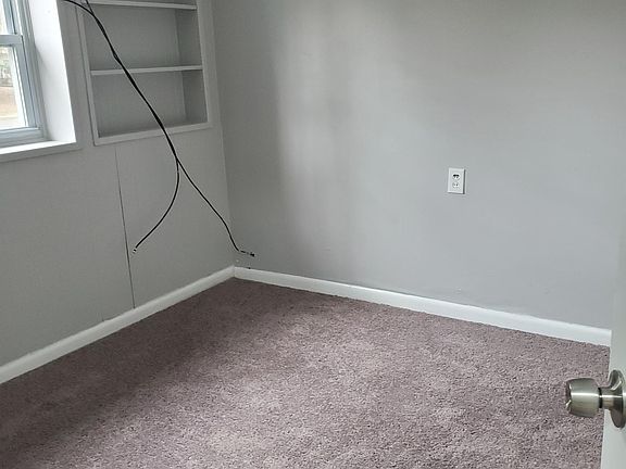 3rd image of 15 Dogwood Dr
