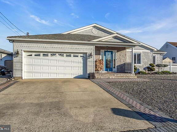 4th image of 409 Camden Ct