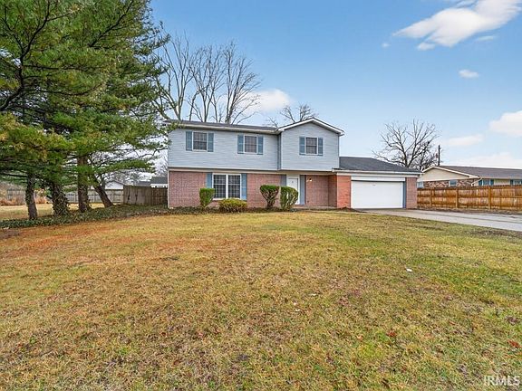 2nd image of 924 E Washington Center Rd