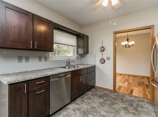 4645 Westchester Dr NE UNIT B, Cedar Rapids, IA 52402