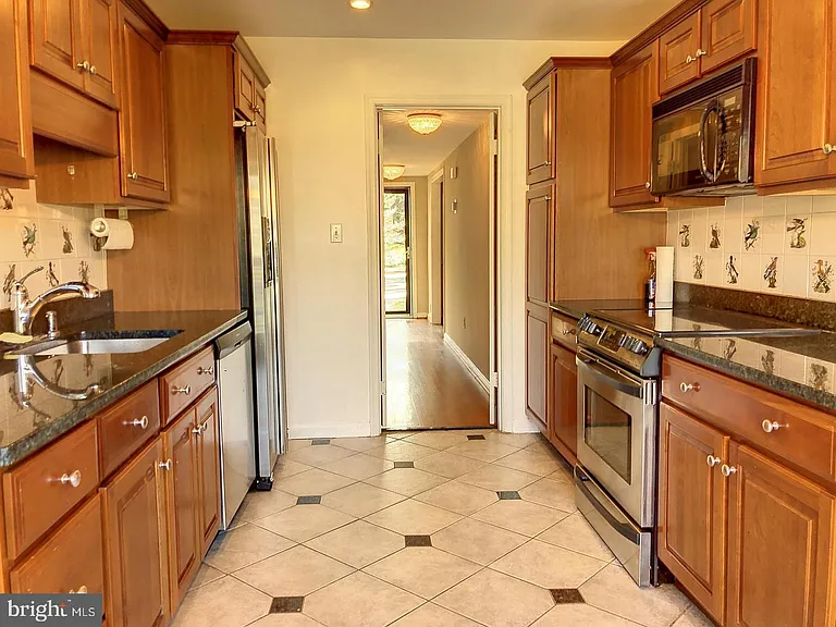 7412 Hallcrest Dr — Photo 4