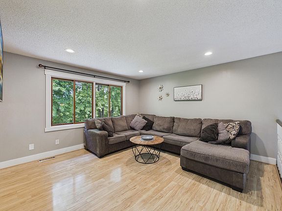 4th image of 2208 Grimm Rd