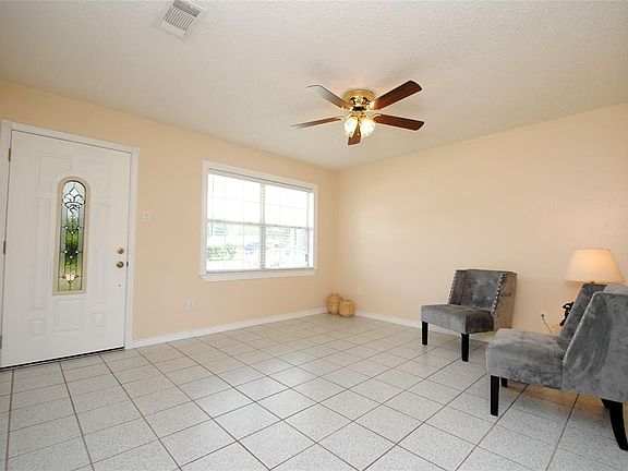 5th image of 831 W Park St