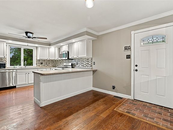 5th image of 7544 Noblestown Rd