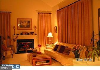 3rd image of 18 Stirling Dr