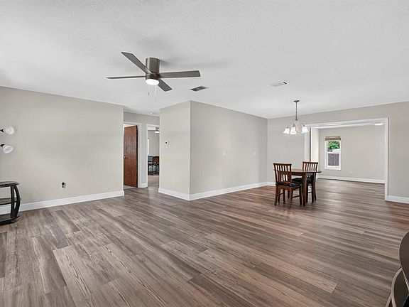 4th image of 2205 Juniper Dr