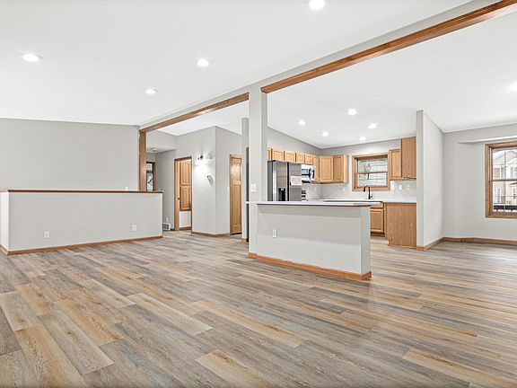 3rd image of 721 Wentworth Ave
