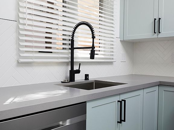 4th image of 640 Santa Clara Ave #4A
