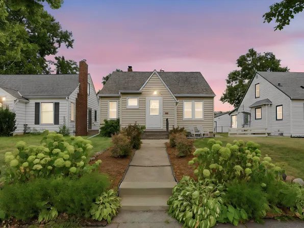 1238 Grotto St N, Saint Paul, MN 55117