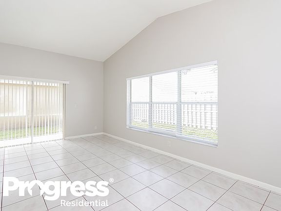 5th image of 201 E Riverbend Dr