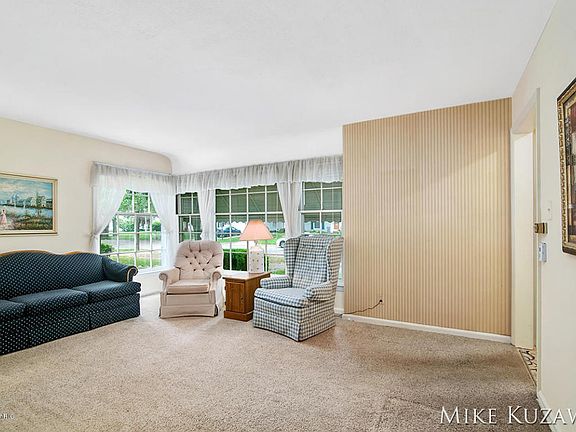 5th image of 2114 Houseman Ave NE
