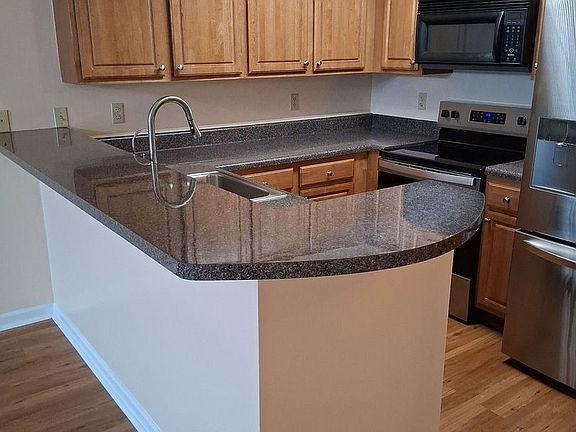 2nd image of 1517 Laurel Ave APT 307