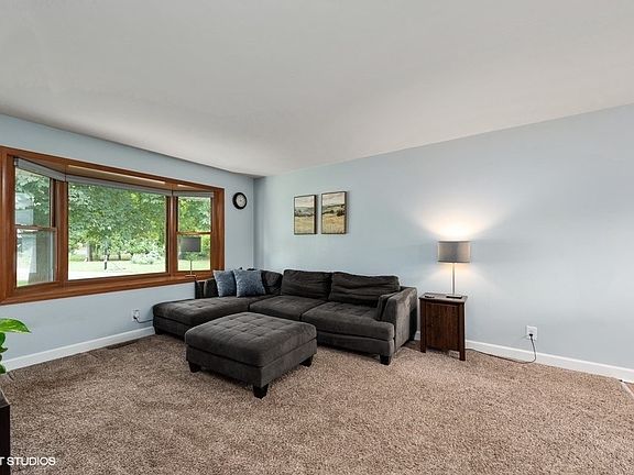 5th image of 206 Dearborn Ct