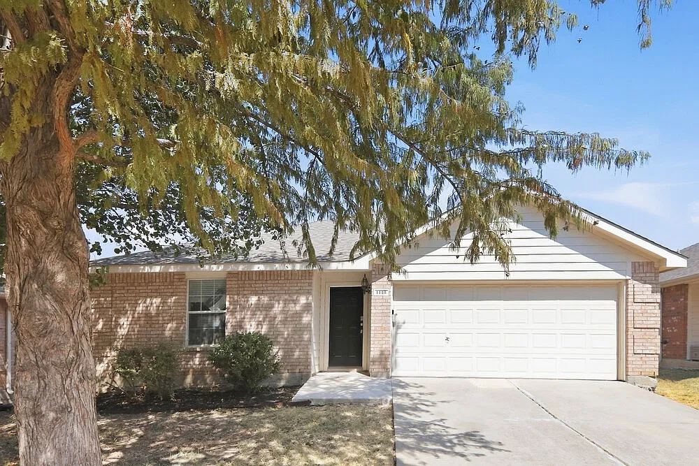 4 bed, 2.0 bath, 1748 sqft, $1,785 — Photo 1