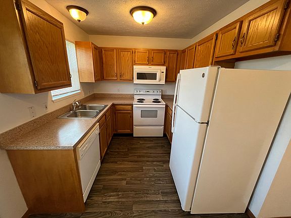 2nd image of 341 Harbor Town Ct APT 4