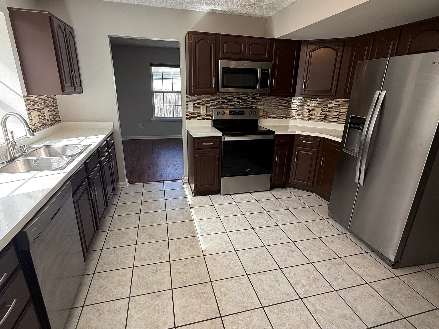 3 bed, 2.5 bath, 1546 sqft, $1,900 — Photo 2