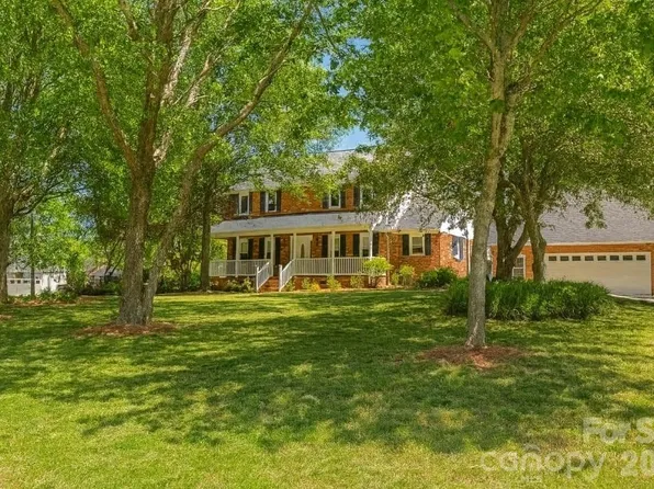 8225 Kensington Ln, Harrisburg, NC 28075