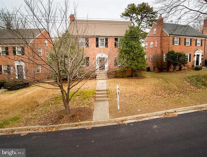 1667 Primrose Rd NW — Photo 3