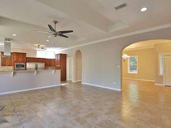 4th image of 8 Woodhaven Cir